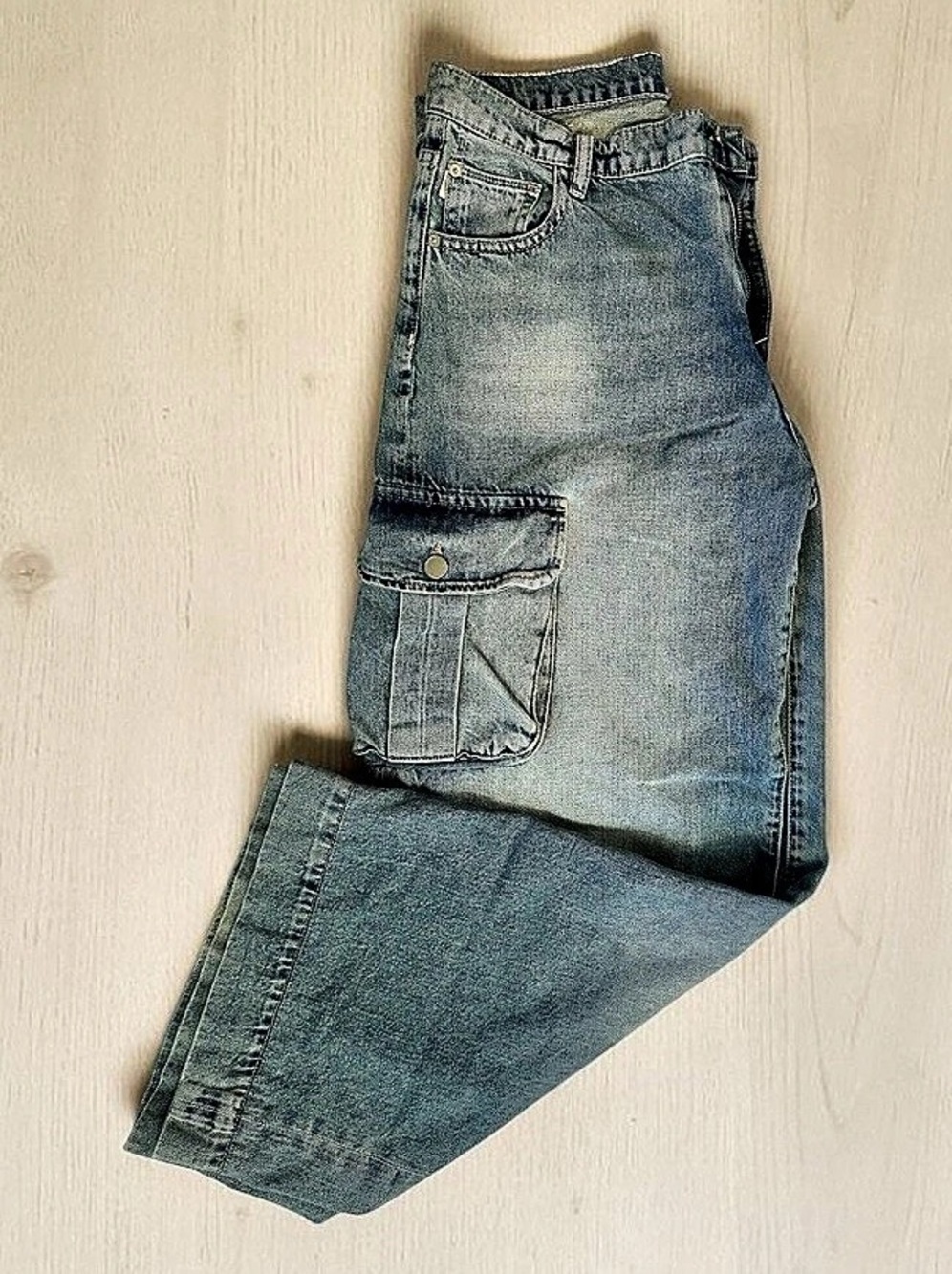 DL1961 Woman’s Low Rise Wide Leg Cargo Jeans in Blue Waist 30